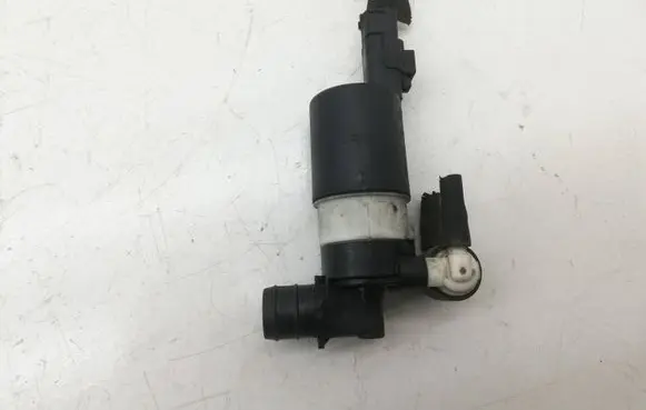 Renault Megane III Windscreen/windshield washer pump 8200031805