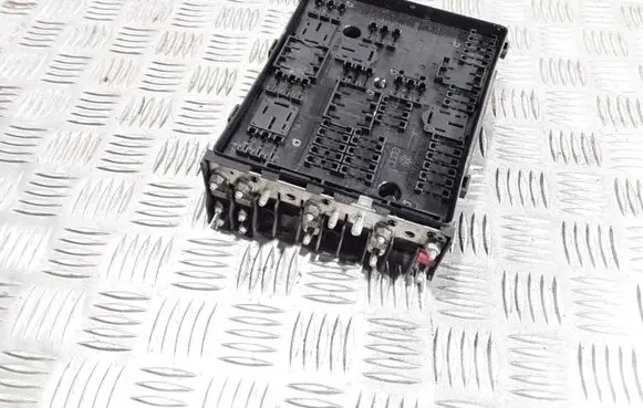 Volkswagen Caddy Fuse module 1K0937124K