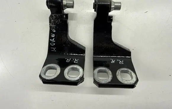 Dodge Hornet Rear door hinge set 68606852AA 68607186AA