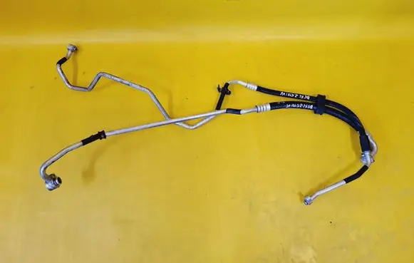 Volkswagen PASSAT B5 Air conditioning (A/C) pipe/hose 3B0260704Q