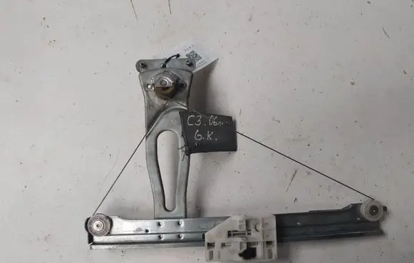 Rear door manual window regulator