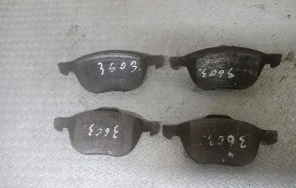 Volvo C30 Brake pads (front) 