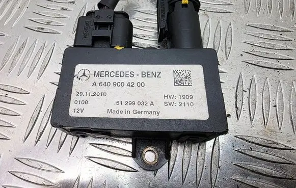 Glow plug pre-heat relay