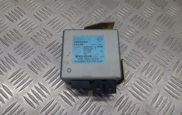 Renault Clio III Power steering control unit/module 8200061924