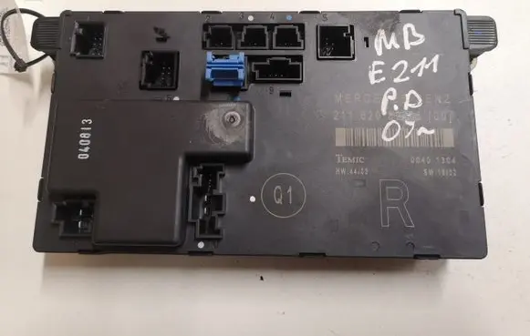Mercedes-Benz E W211 Door control unit/module 2118208285 00401304