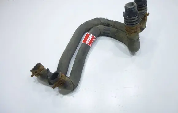 Volkswagen PASSAT B8 Engine coolant pipe/hose
