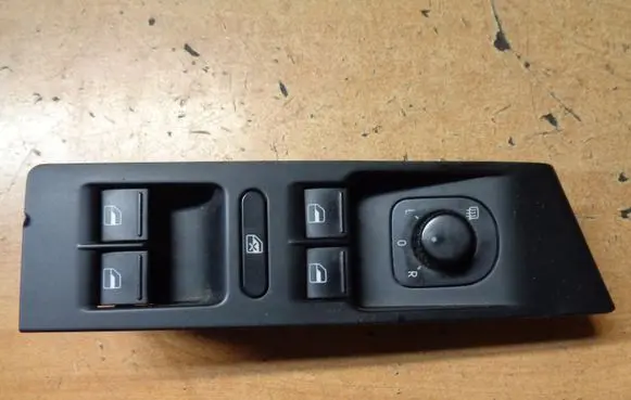 Volkswagen PASSAT B7 Electric window control switch 1K0959565L