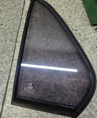 BMW 3 E30 Rear vent window glass 43R000981