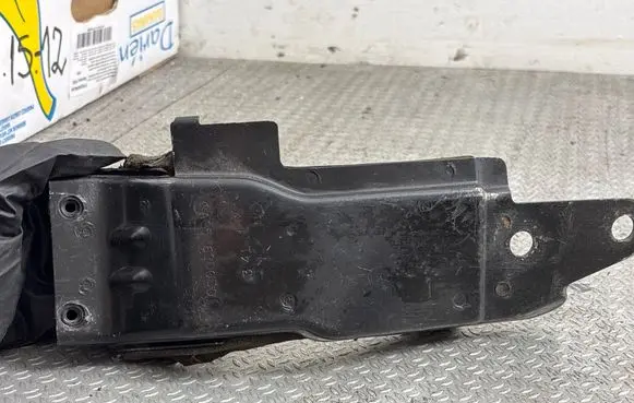 Mercedes-Benz R AMG W251 Engine mounting bracket A251620030