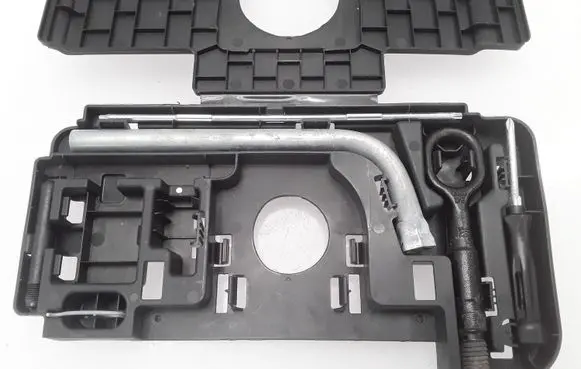 Audi A5 8T 8F Tool set 8T8813685