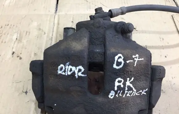 Volkswagen Passat Alltrack Front brake caliper