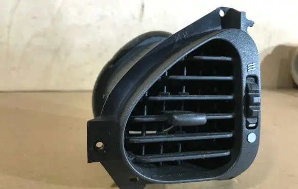 Jaguar XK8 - XKR Dashboard side air vent grill/cover trim GJA6721AE