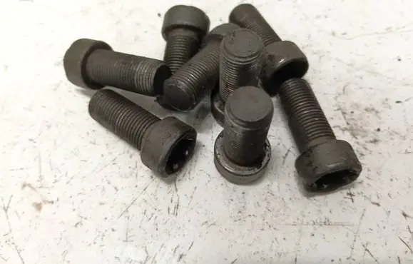 Nissan X-Trail T30 Nuts/bolts 