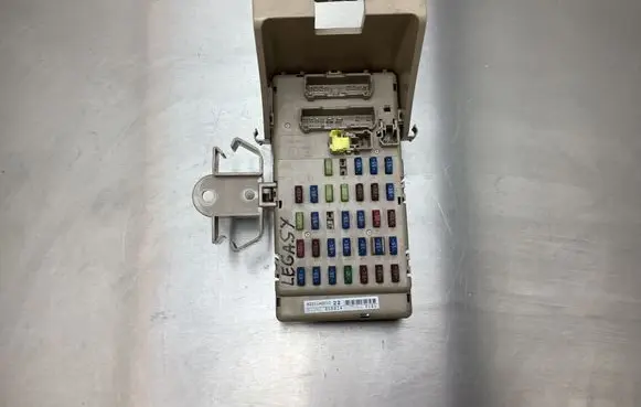 Subaru Legacy Fuse module 82201AG010 310214