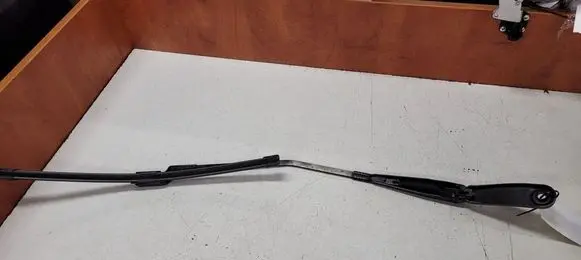 Volvo V40 Front wiper blade arm 31276060