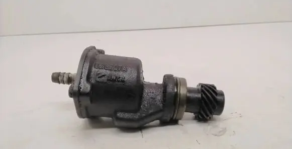 Volkswagen PASSAT B4 Vacuum pump 028207A