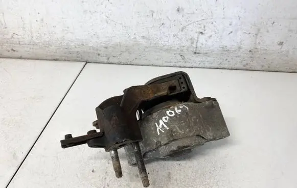 Toyota Prius (XW20) Engine mount bracket