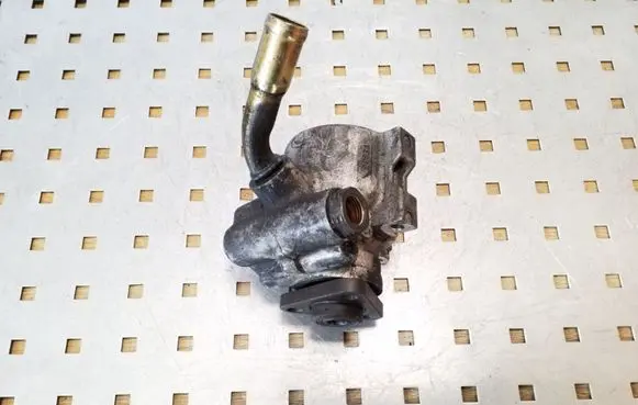 Jeep Cherokee III KJ Power steering pump 52088712AC
