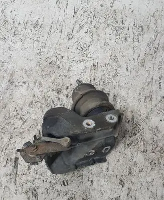 Subaru Legacy Engine mount bracket
