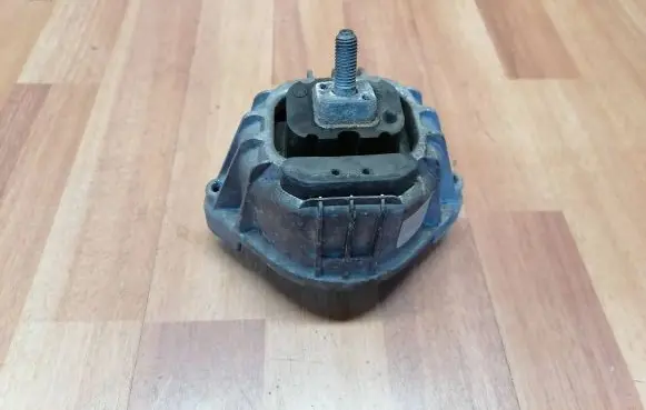 BMW 1 E81 E87 Engine mount bracket 22116768853 6768853