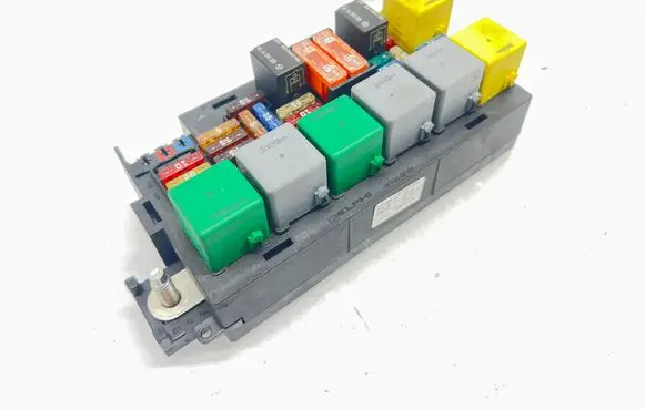 Mercedes-Benz ML W164 Fuse module A1645400672