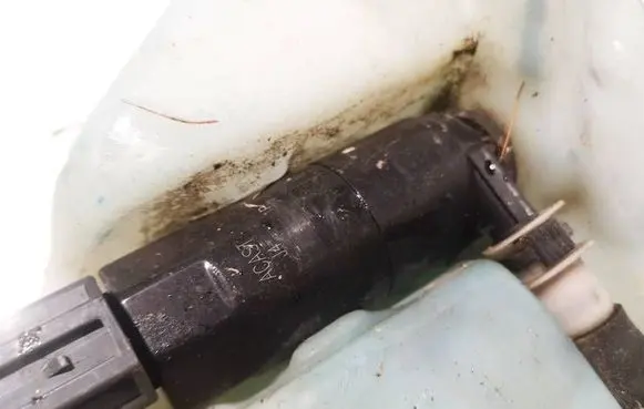 Volvo S40 Windscreen/windshield washer pump
