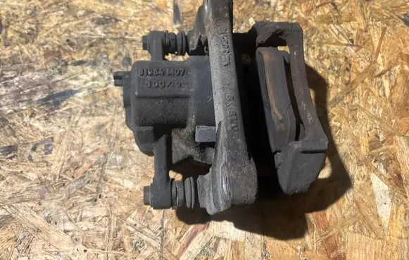 Nissan Navara D23 Rear brake caliper 81984M07