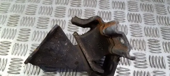 Nissan Terrano Engine mount bracket 112100f003
