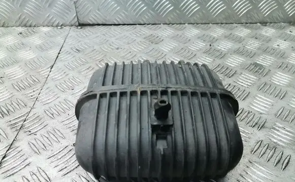Vacuum air tank
