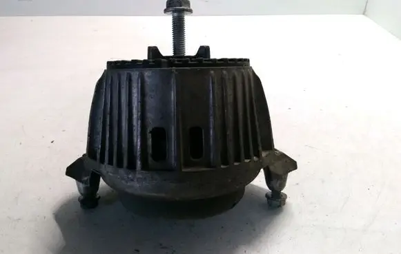 Mercedes-Benz C W204 Engine mount bracket A2042404717
