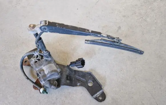 Nissan Patrol Y61 Headlight wiper motor 