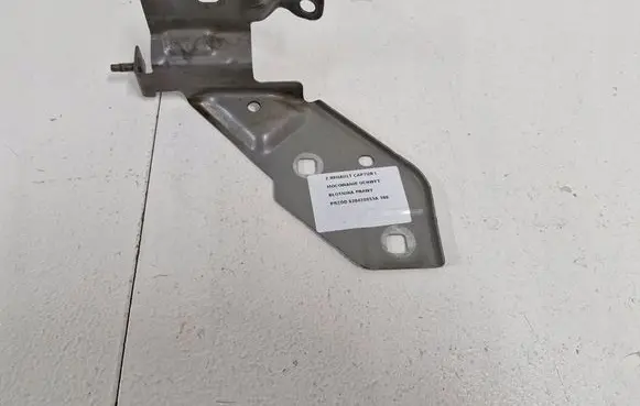 Renault Captur Fender mounting bracket 620428853A