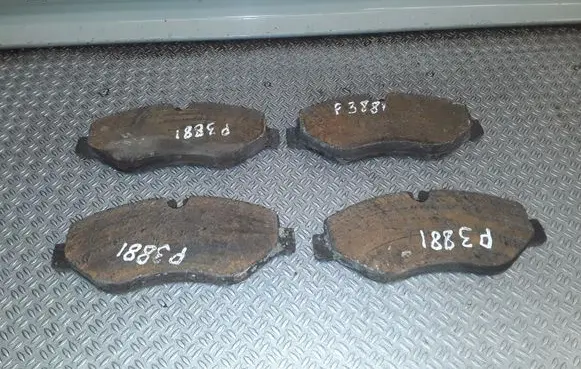 Iveco Daily 35.8 - 9 Brake pads (front) 