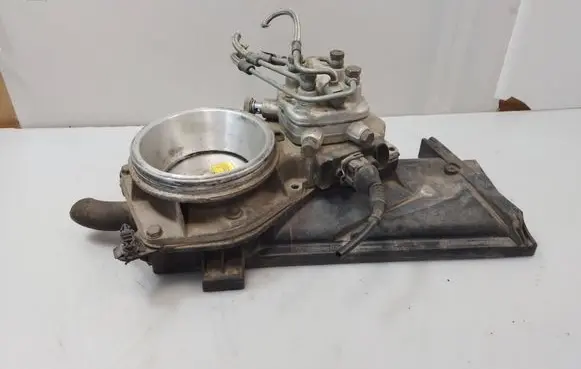 Audi 100 200 5000 C3 Fuel distributor 0438101035 0438121087 048133353