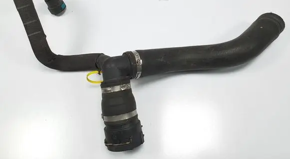 Engine coolant pipe/hose