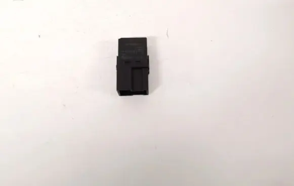 Volvo S40, V40 Other relay mb953382