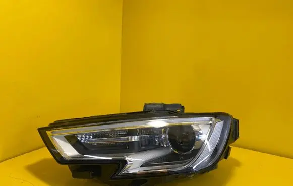 Audi A3 S3 8V Headlight/headlamp 8v0941005