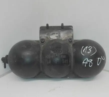Vacuum air tank