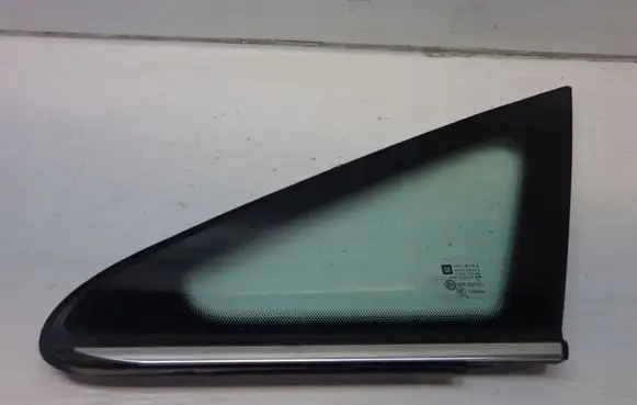 Opel Zafira B Front triangle window/glass 13123922