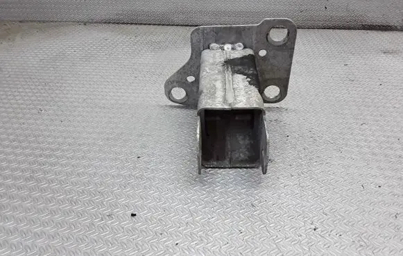 Renault Megane II Front bumper mounting bracket