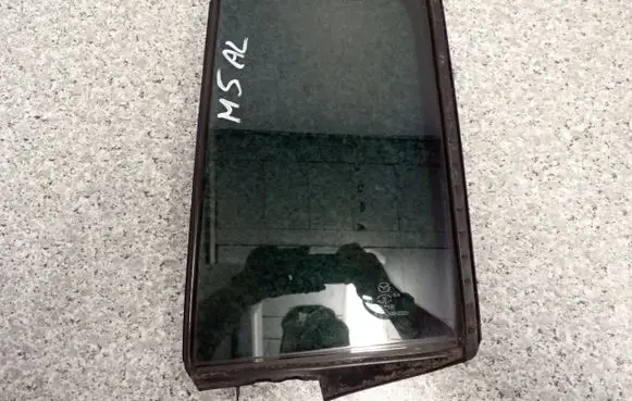 Mazda 5 Sliding door window/glass 