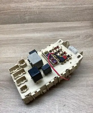 Toyota Yaris Fuse module 8198050030