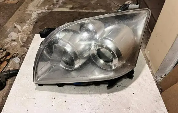 Toyota Avensis T250 Headlight/headlamp 8114005250