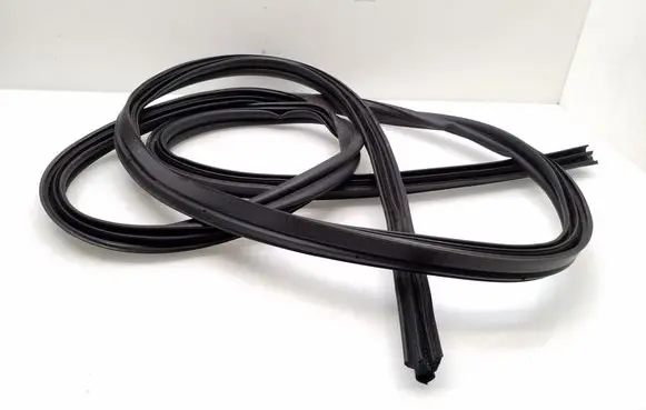 Nissan Qashqai Loading door rubber seal (on body) 