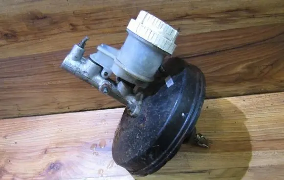 Mitsubishi Colt Brake booster 83403109