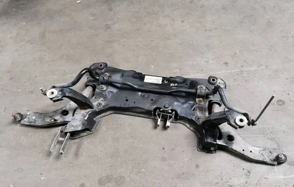 Volvo V40 Front subframe 2748558 A13184FSU762 E2090871