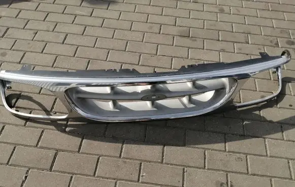 Ford Explorer Front bumper upper radiator grill F57B8200AJW