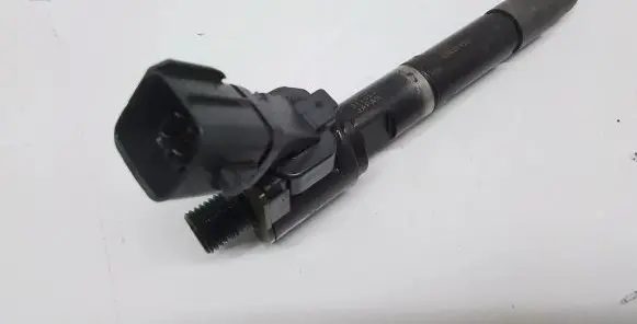 Volvo S60 Fuel injector 31405404
