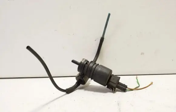 Volkswagen Transporter - Caravelle T4 Windscreen/windshield washer pump