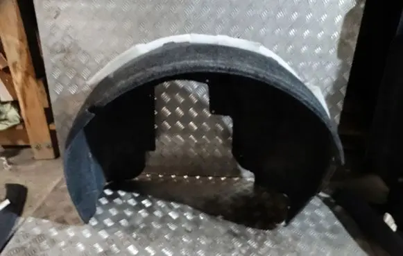 Maserati GranTurismo Front arch 082216700